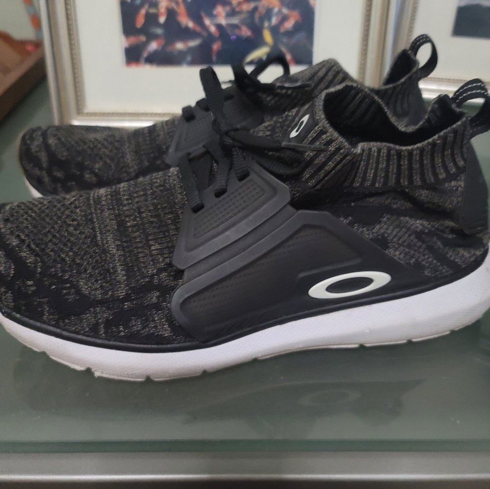 Mens OAKLEY Sneakers, 8.5